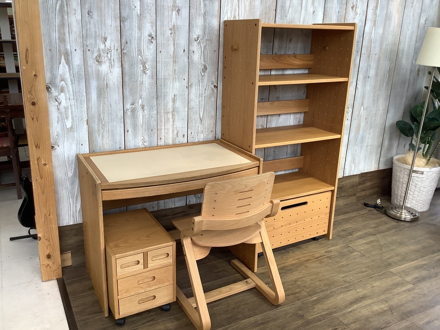 Formio（フォルミオ）】成長しても使える子供用学習デスクセットが入荷