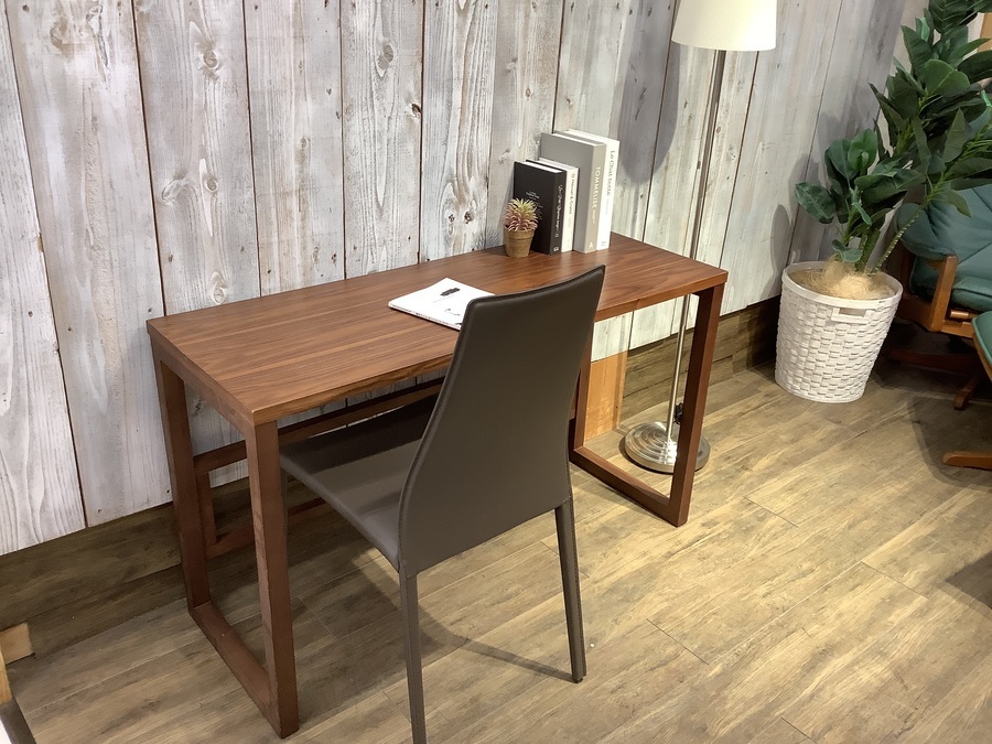 ACTUS（アクタス）】シンプルなホテルデスク（IANE）が入荷しました