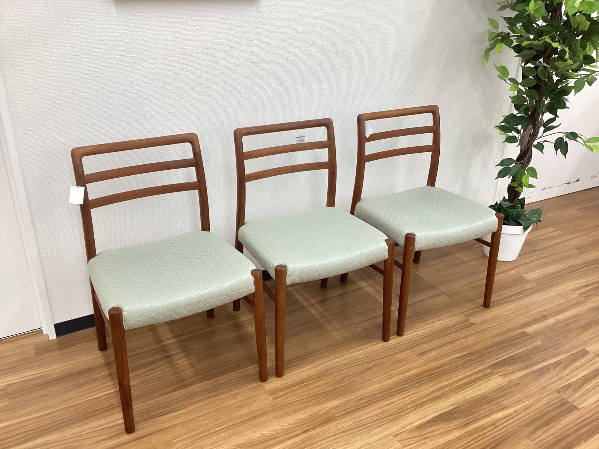 青林製作所】チーク材を使用したビンテージダイニングチェアが3脚