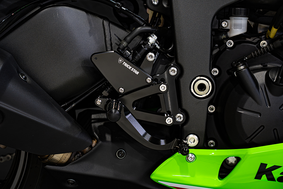 トリックスター / Ninja ZX-6R(24-26) バックステップ