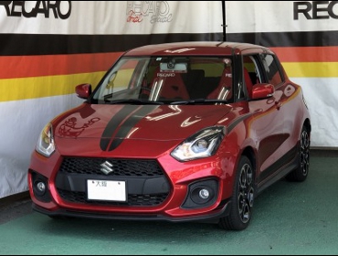 SUZUKI スイフトスポーツ ZC33S（2018年） に RECARO（レカロ） SR-6