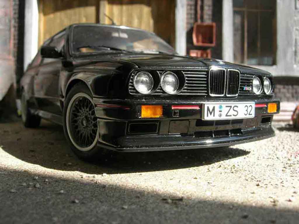 Modellino in miniatura Bmw M3 E30 1/18 Autoart E30 sport evolution