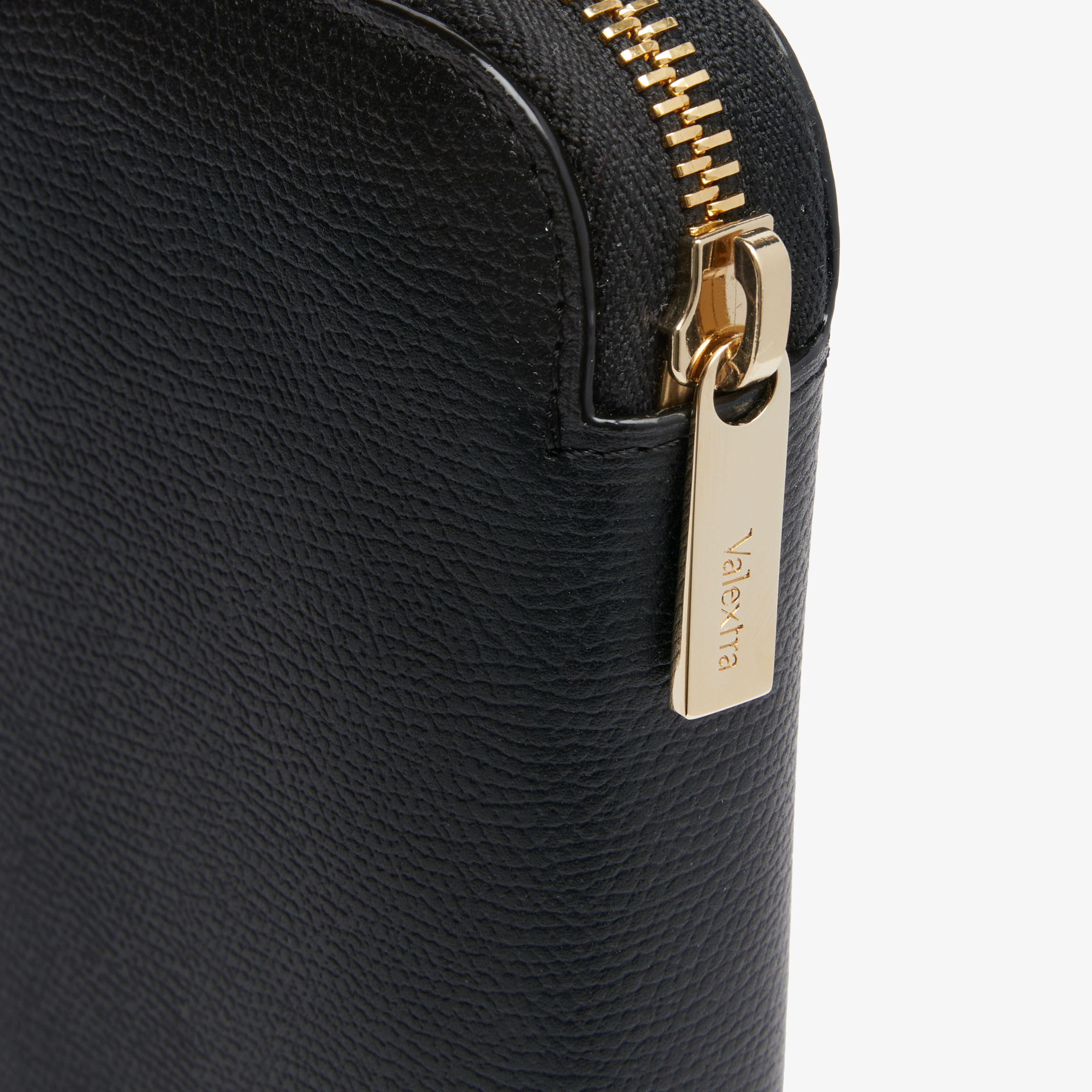 Men's Black Grained Leather Luxury wallet | Valextra Zip Around