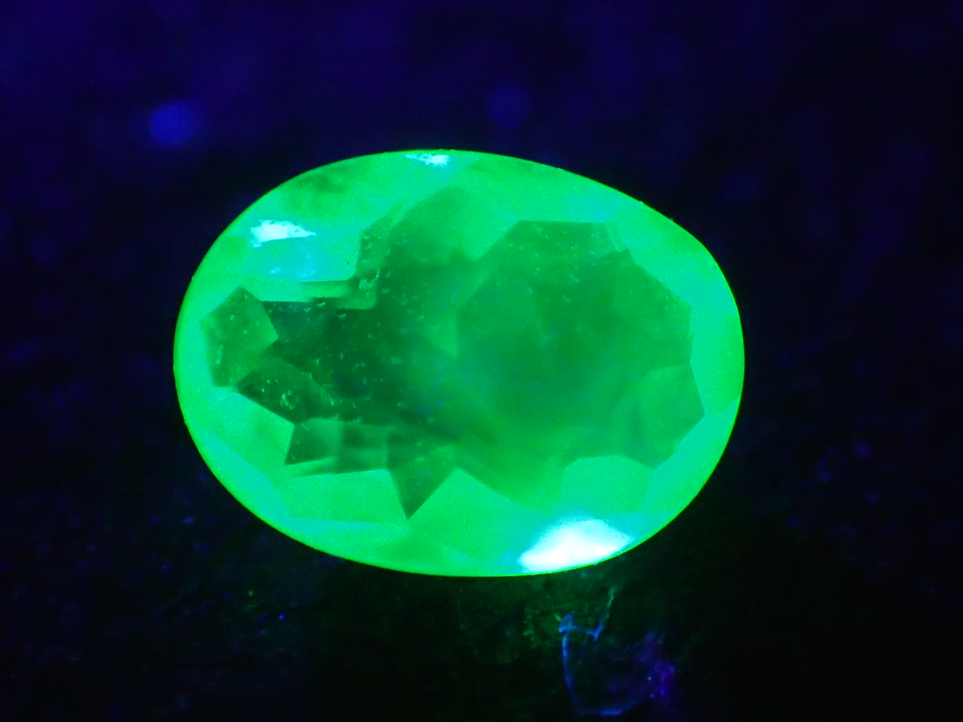 最高品質ハイアライトオパール(Hyalite Opal) オーバルカット