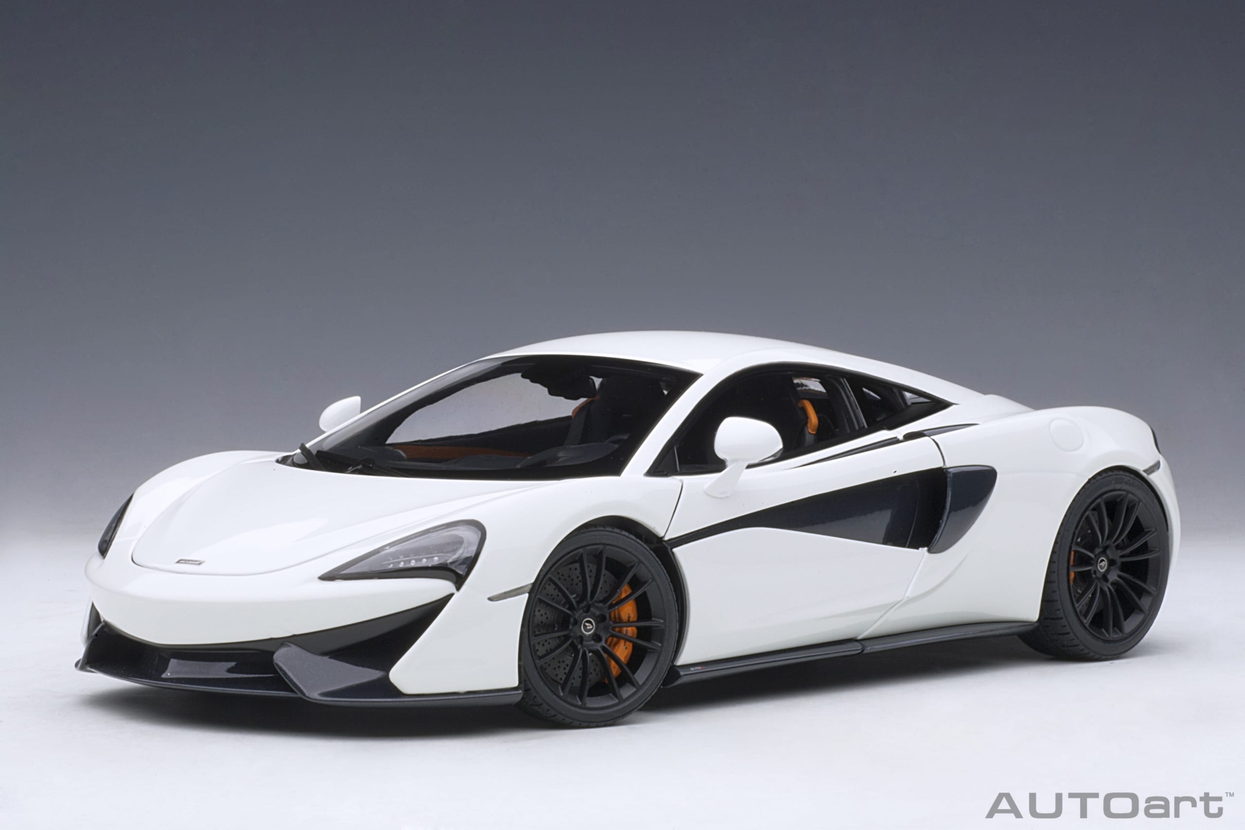AUTOart 1:18 McLaren 570S (White) 76041 – YomaCarModel