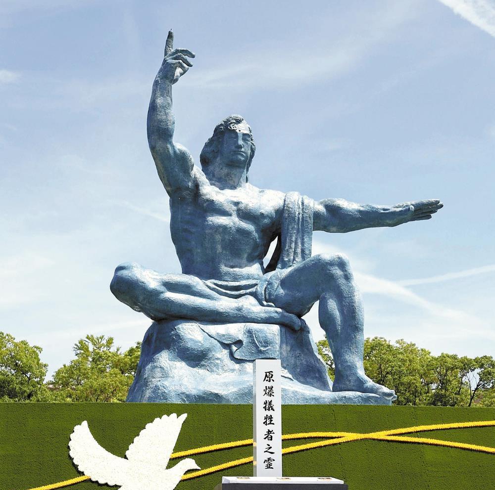 長崎の平和祈念像、当初構想は四股踏むような立像…彫刻家・北村西望の