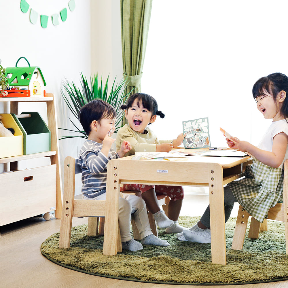 キッズデスク＆チェア「ノスタ」と「ブォーノ」、何が違うのか比べてみ