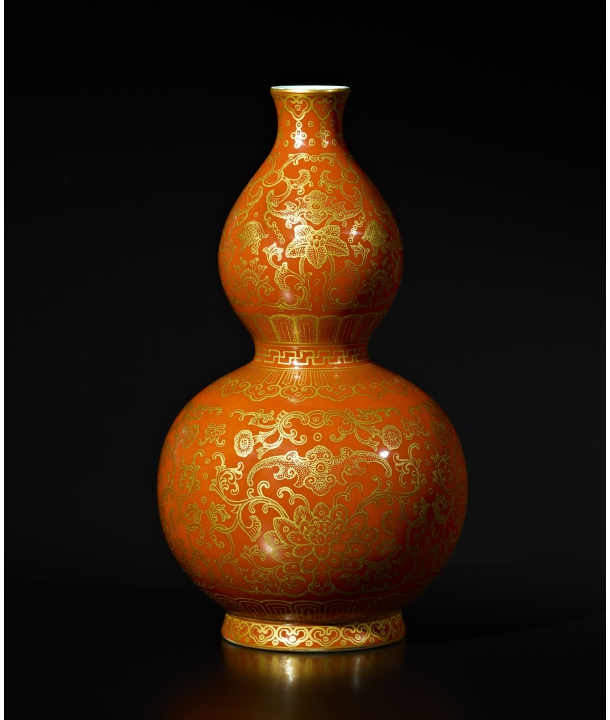 清乾隆珊瑚紅地描金花卉紋葫蘆瓶-宇珍國際藝術| Yu Jen Taipei重要中國