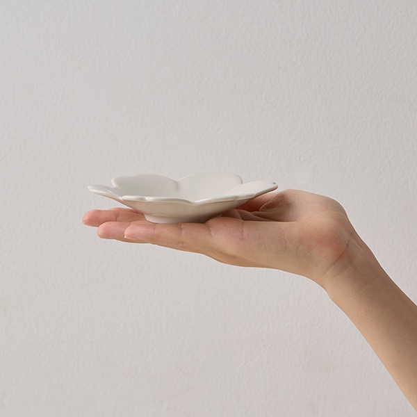 さくら皿 12cm ホワイト｜皿・プレート｜料理家 栗原はるみ レシピ