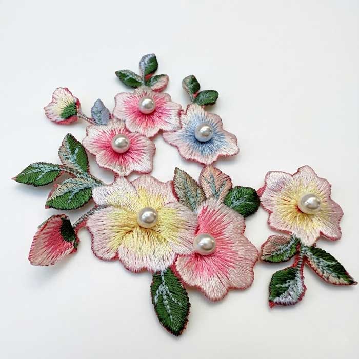 刺繍ワッペンフラワーブーケ・パール付き 約8cm角 ワッペン・刺繍