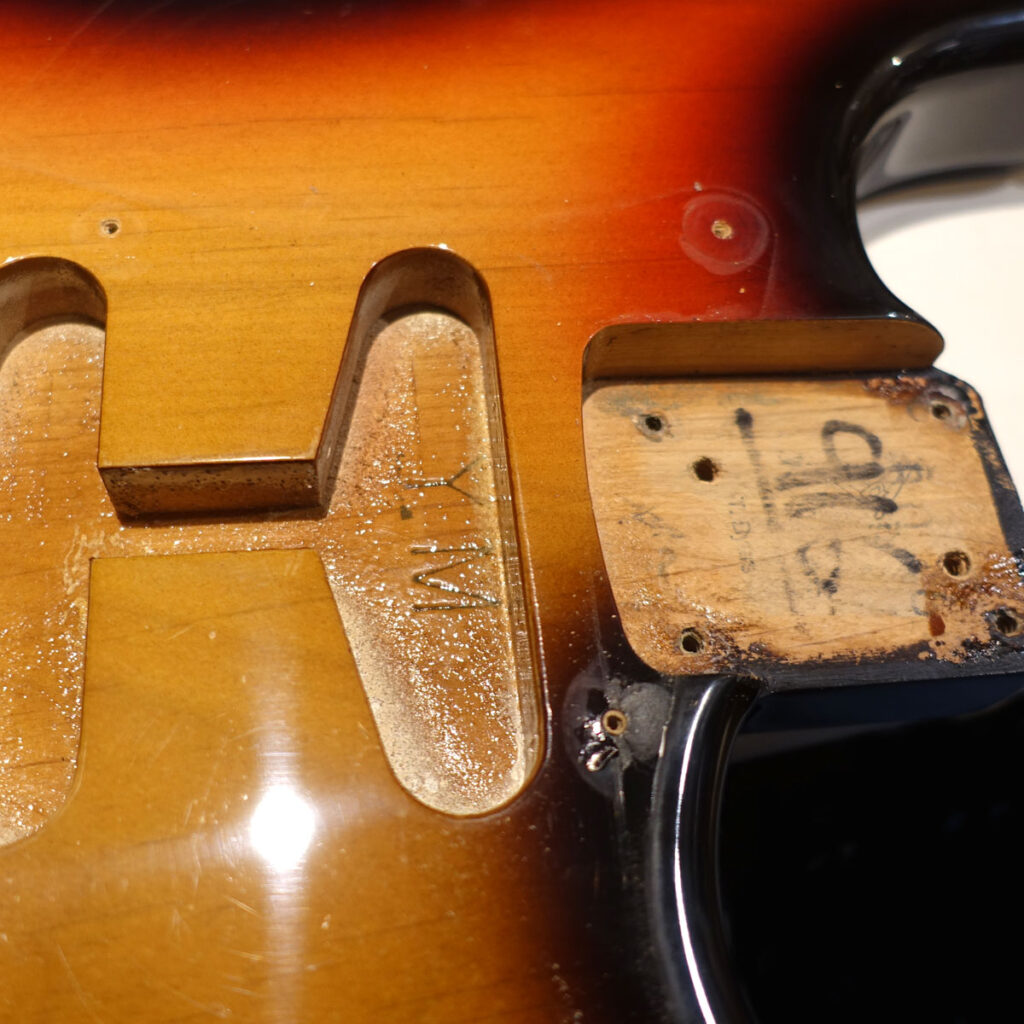 中古】Fender Custom Shop / 1969 Stratocaster 3-Color Sunburst