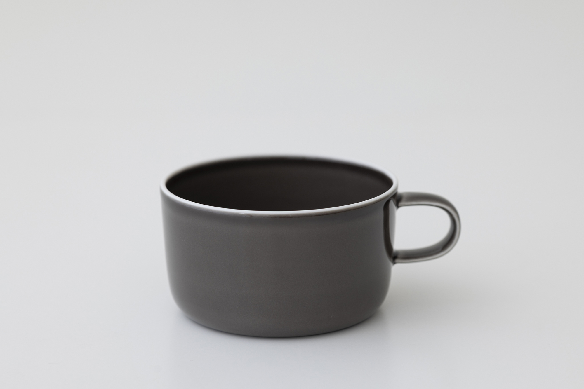 my mug 'Satoru' - yumiko iihoshi porcelain 公式オンラインショップ
