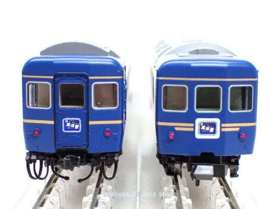 24系25形「北斗星・JR北海道仕様」が入線しました。 TOMIX 98835 98836