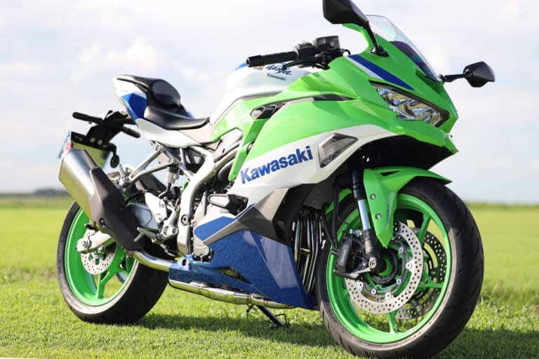 ZX-4R SE/RRエキパイ交換] 高回転型エンジンにゆとりと優しさをプラス