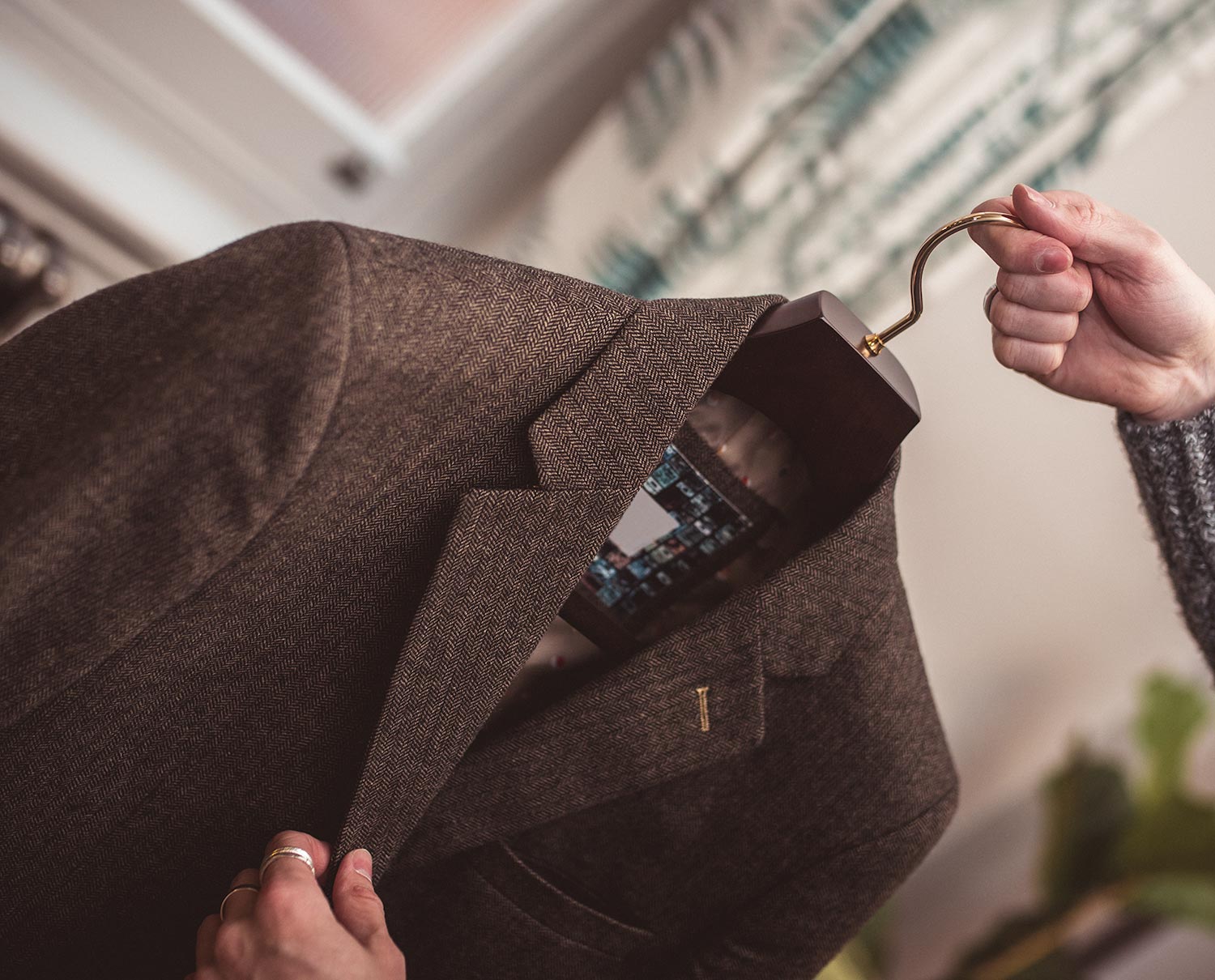 Arterton Nakata Suit Hanger Review - Your Average Guy