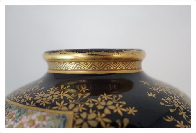 ヨロズアンティークモール / ＜SOLD＞ 薩摩焼 錦光山 花瓶 藤に鳥の図