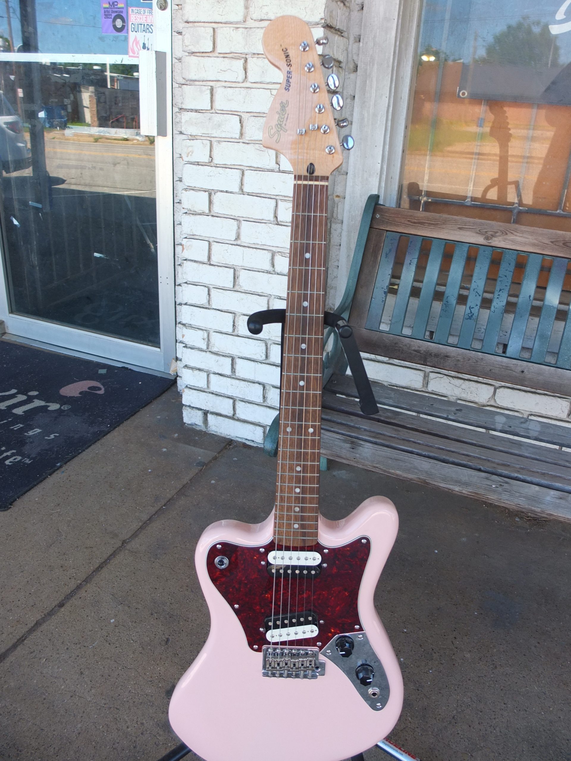 Squier Paranormal Super-Sonic 2021 – Present – Shell Pink – Action