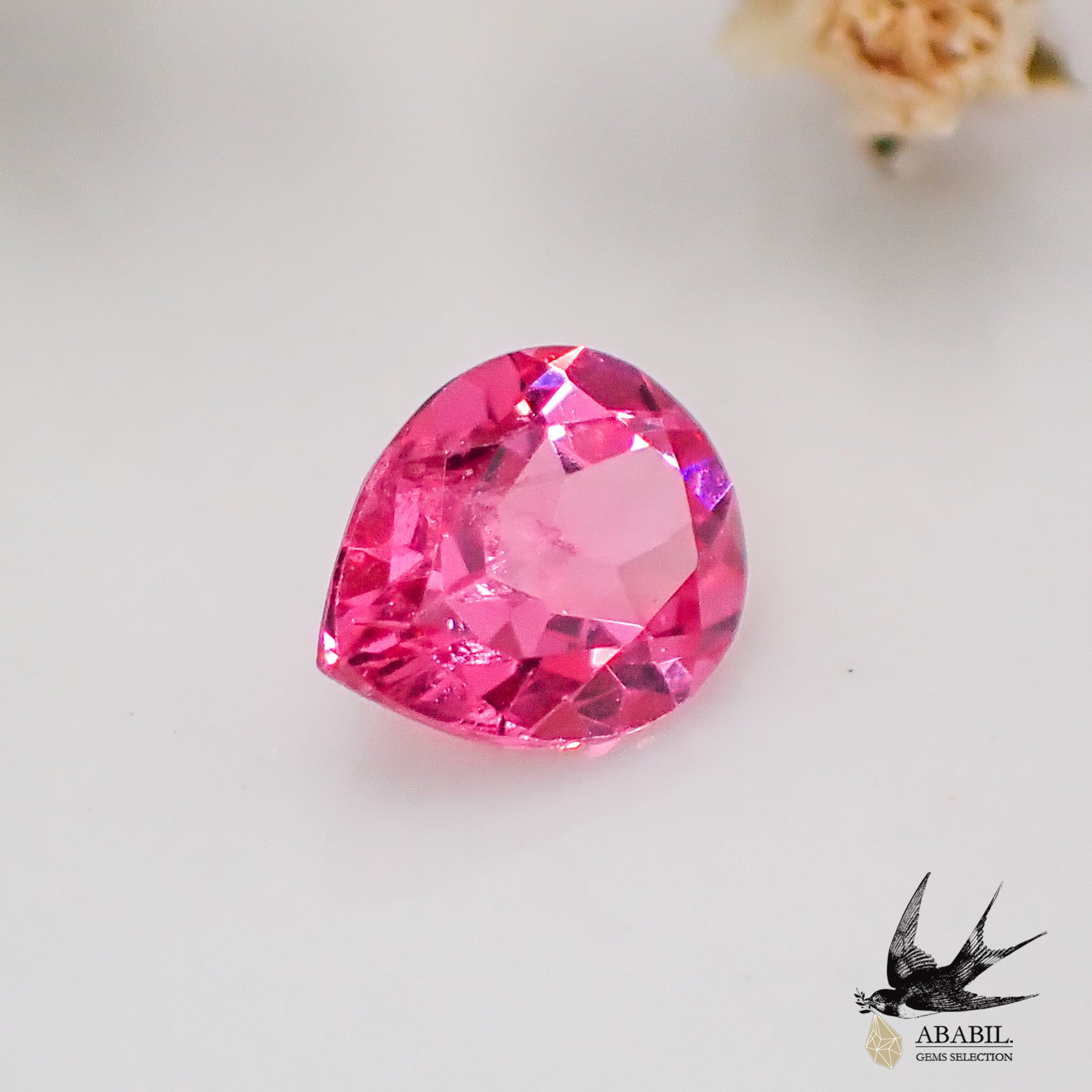 天然ホットピンクスピネル0.354ct【タンザニア】☆ネオンピンク、蛍光