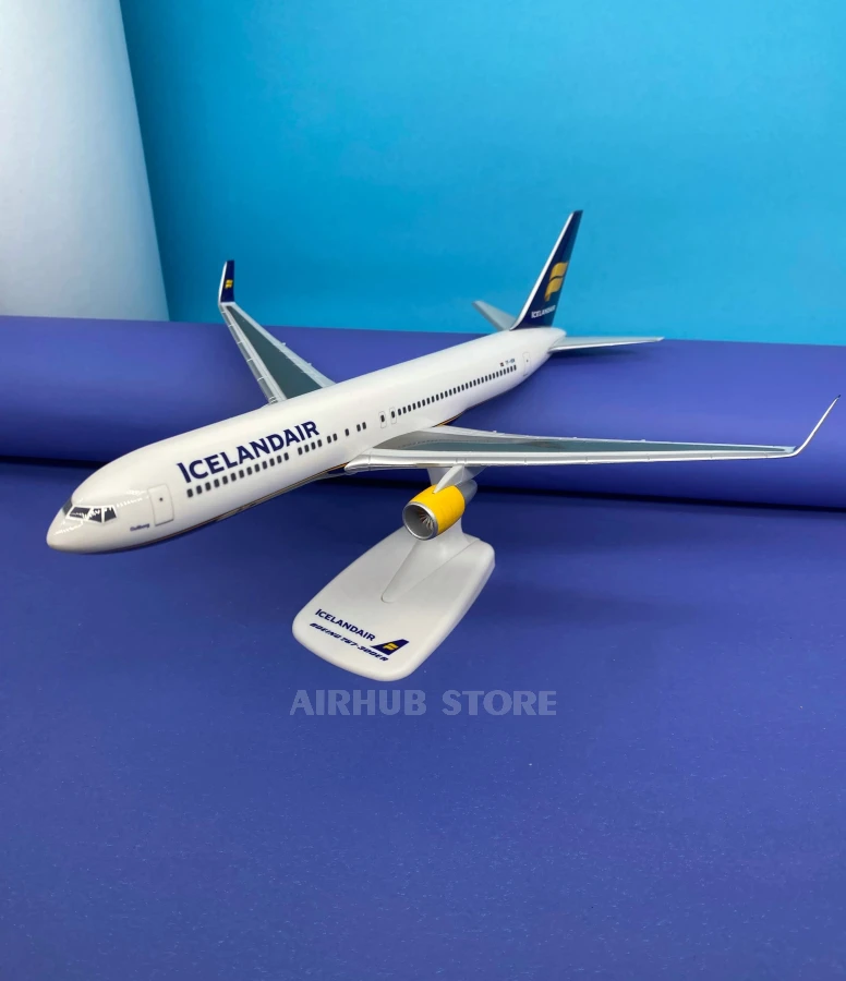 Aviation Aircraft Model Boeing 767-300ER Icelandair TF-ISW 1:200