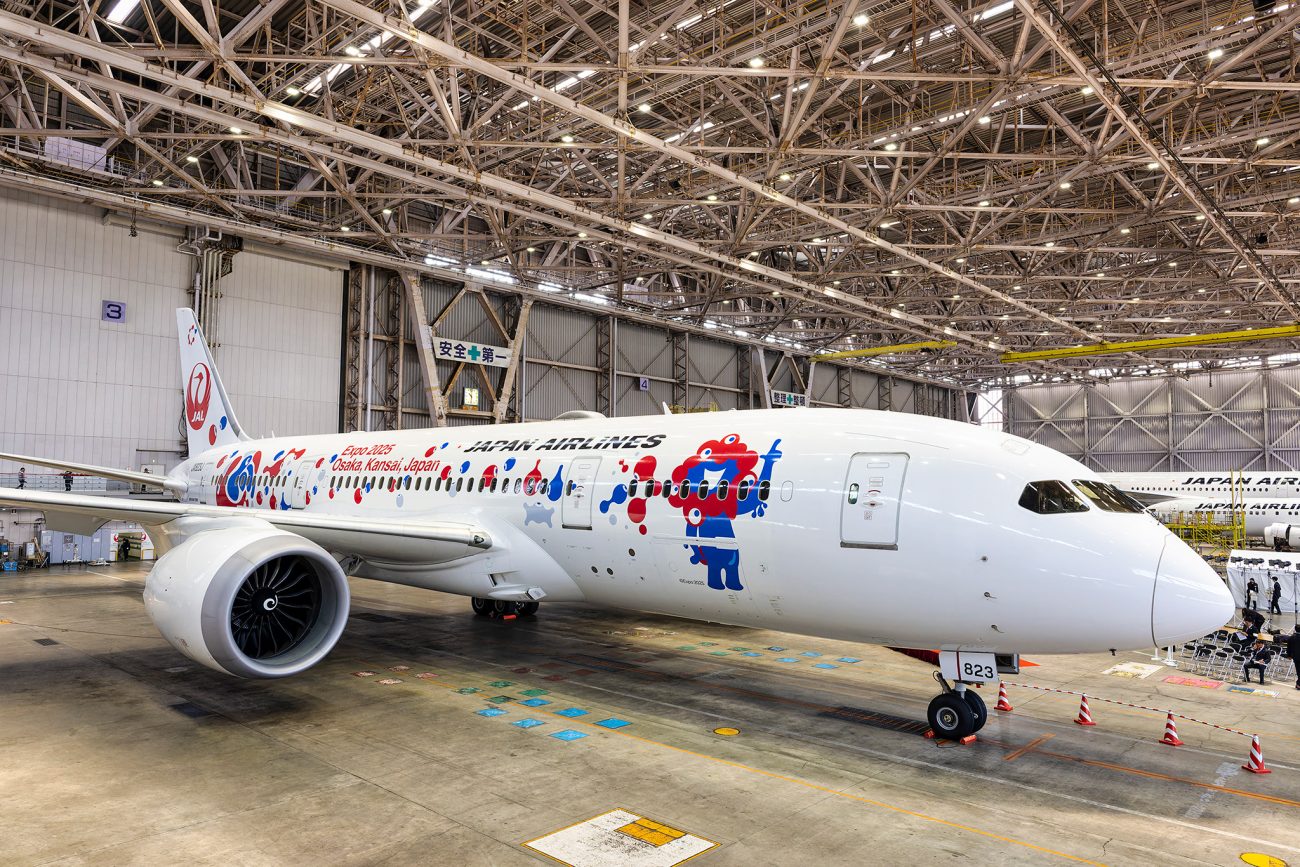 ミャクミャク」が世界の空へ。ボーイング787「JAL ミャクミャクJET」2