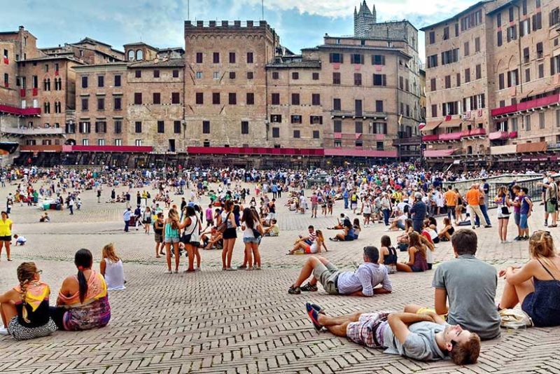 世界一美しい「カンポ広場」 | アーモイタリア