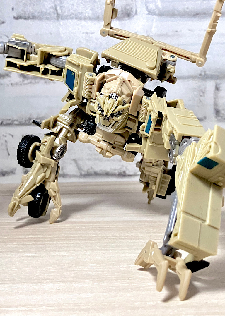 トランスフォーマースタジオシリーズ SS-24ボーンクラッシャー