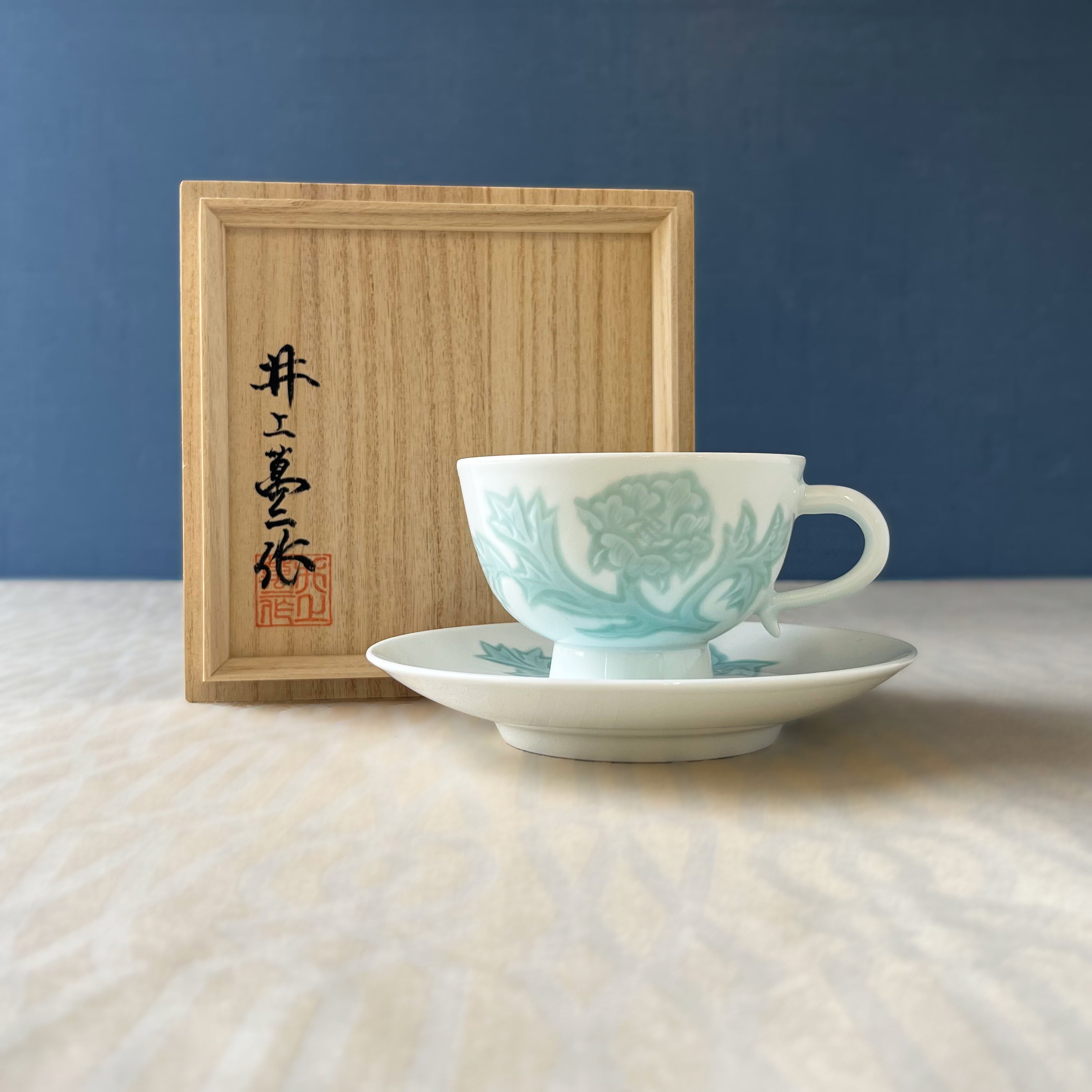 人間国宝 井上萬ニ 白磁牡丹彫文 銘々皿 共箱 牡丹 井上萬二作 白磁 染