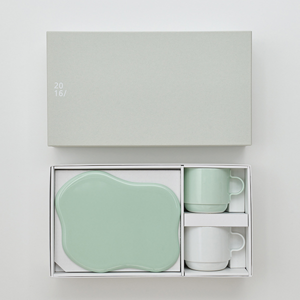 2016 arita / TAF DoubleSET Tray×Mug（White×Pistachio）を贈るなら