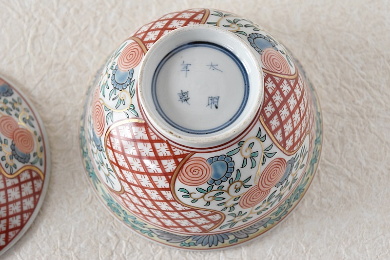 古伊万里 色絵 草花亀甲模様 成化年製文 蓋付茶碗 - 生活骨董と古布の