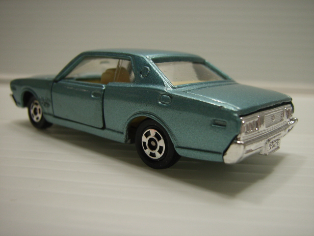 トミカ ニッサン グロリア 2000GX NO.85 ミニカー 7.8cm 当時物 黒箱