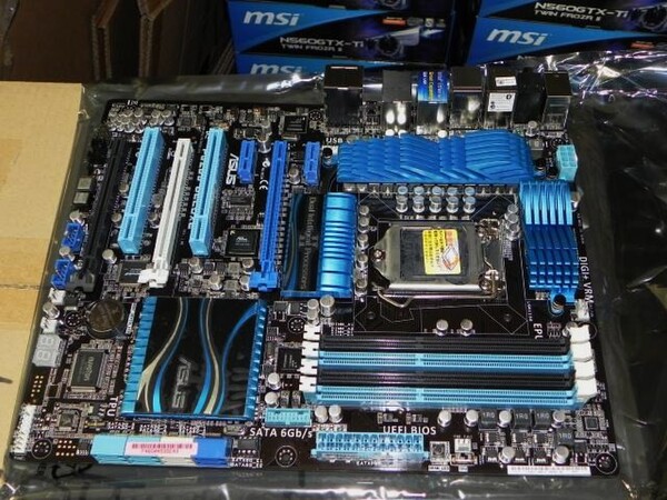 ASCII.jp：ASUS製Z68ハイエンドマザー「P8Z68 DELUXE」がデビュー！