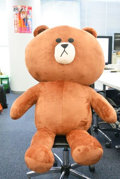 ぬいぐるみ（110cm）と居酒屋でサシ飲みした - 週刊アスキー