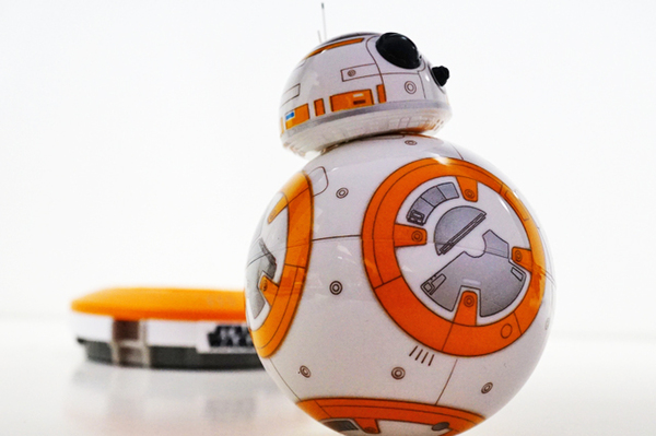 ASCII.jp：スター・ウォーズの愛らしい「BB-8」がスマホで動かせる