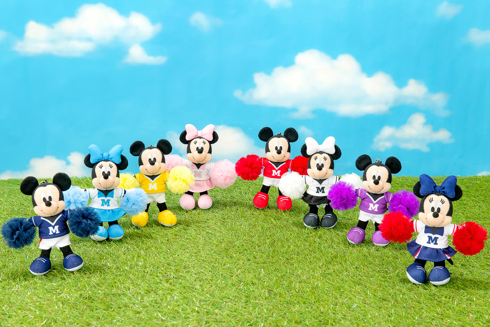 ミッキーとミニーがチアコーデの「ぬいぐるみチャーム」発売決定！ 全8