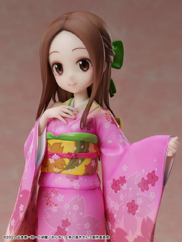 からかい上手の高木さん3」よりヒロインの高木さんが桜模様の和装姿で