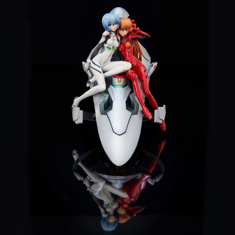 貞本義行氏が描く「エヴァ」のレイ＆アスカを立体化したフィギュアが