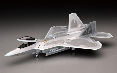 アメリカ空軍の制空戦闘機「F-22 ラプター」のプラモ再販分が本日出荷