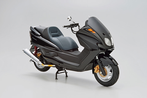 メーカーカスタム仕様の大型スクーター、アオシマ「1/12 ヤマハ SG03J