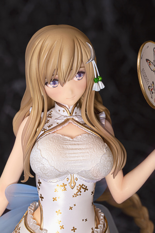 繊細で大胆なチャイナ服と清楚な雰囲気が魅力。「艶娘幻夢譚 Bao-Chai