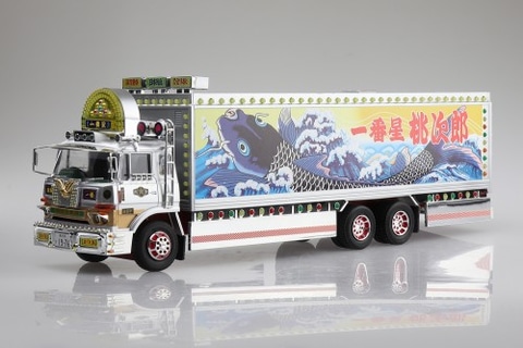 映画「トラック野郎 望郷一番星」に登場するデコトラがRCカーになって