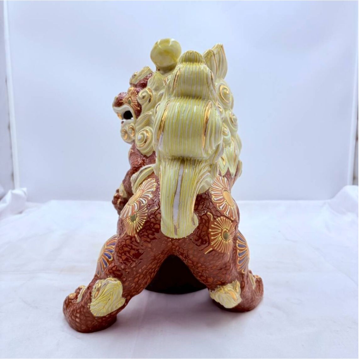陶器製 獅子と玉の装飾品 2つ大小 陶器製 獅子と玉
