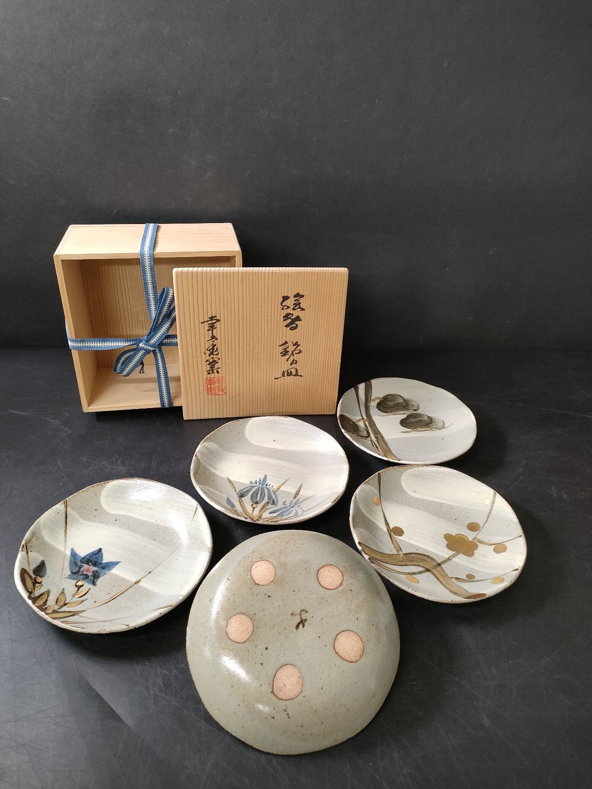 扇形陶器皿 4枚セット 金色花模様金彩 扇面 銘々皿 多治見焼 幸兵衛窯