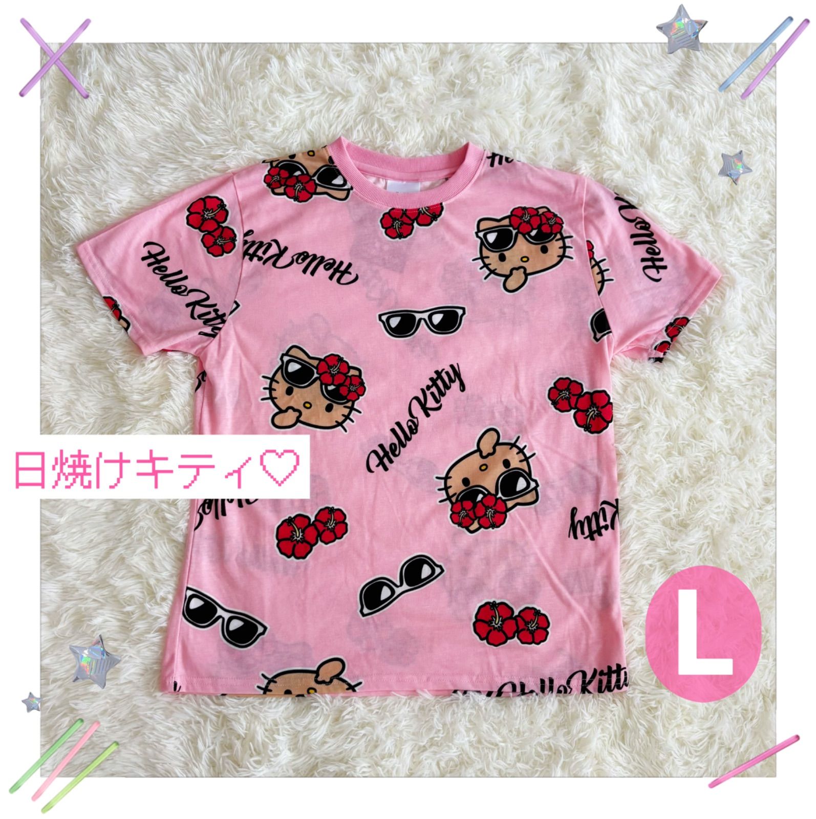284.新品タグ付き♡大人気♡ 日焼けキティ Tシャツ 総柄 ハイビスカス