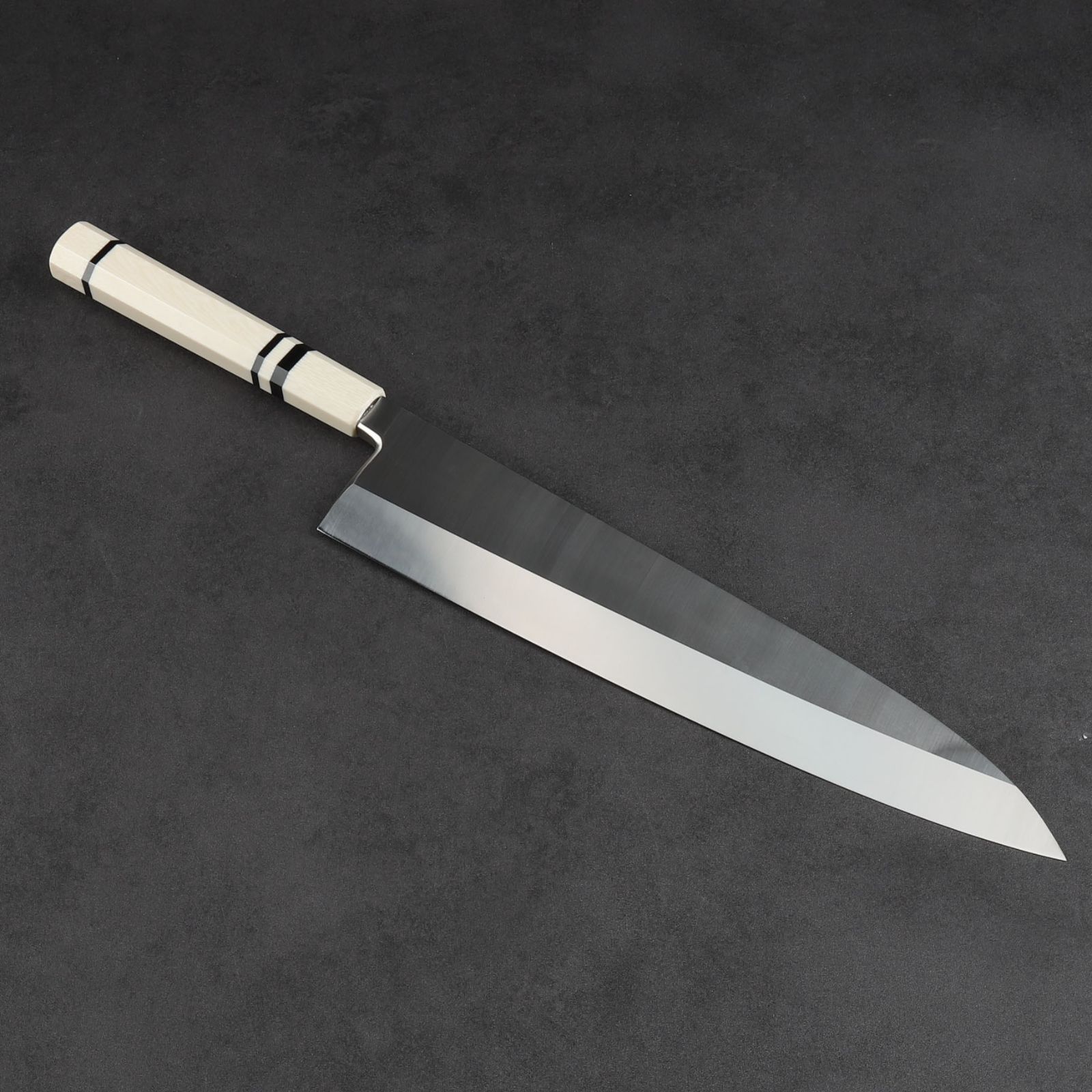 出刃包丁 尺（刃渡り300mm）普通表面仕上げ 本刃付け 八角柄（購入時