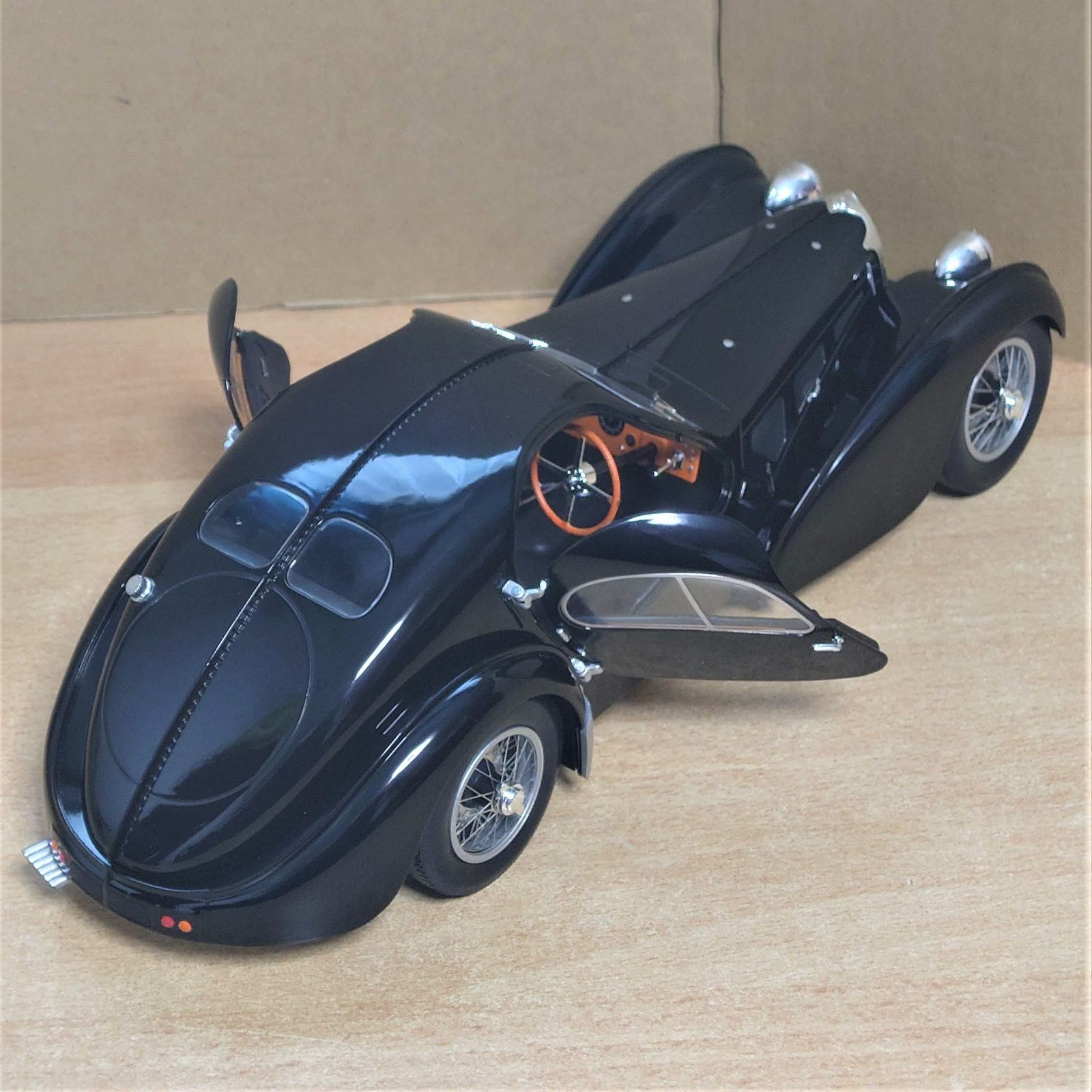 1/18 ブガッティ アトランティック タイプ 57SC ブラック ソリド製ダイ