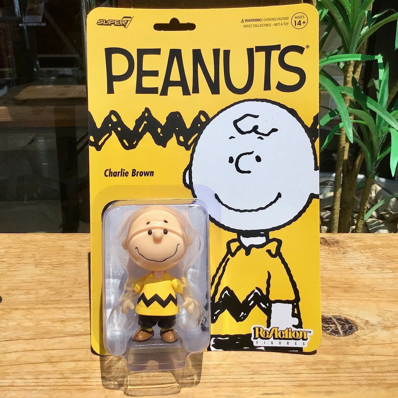 新品 ピーナッツ フィギュア チャーリーブラウン スヌーピー