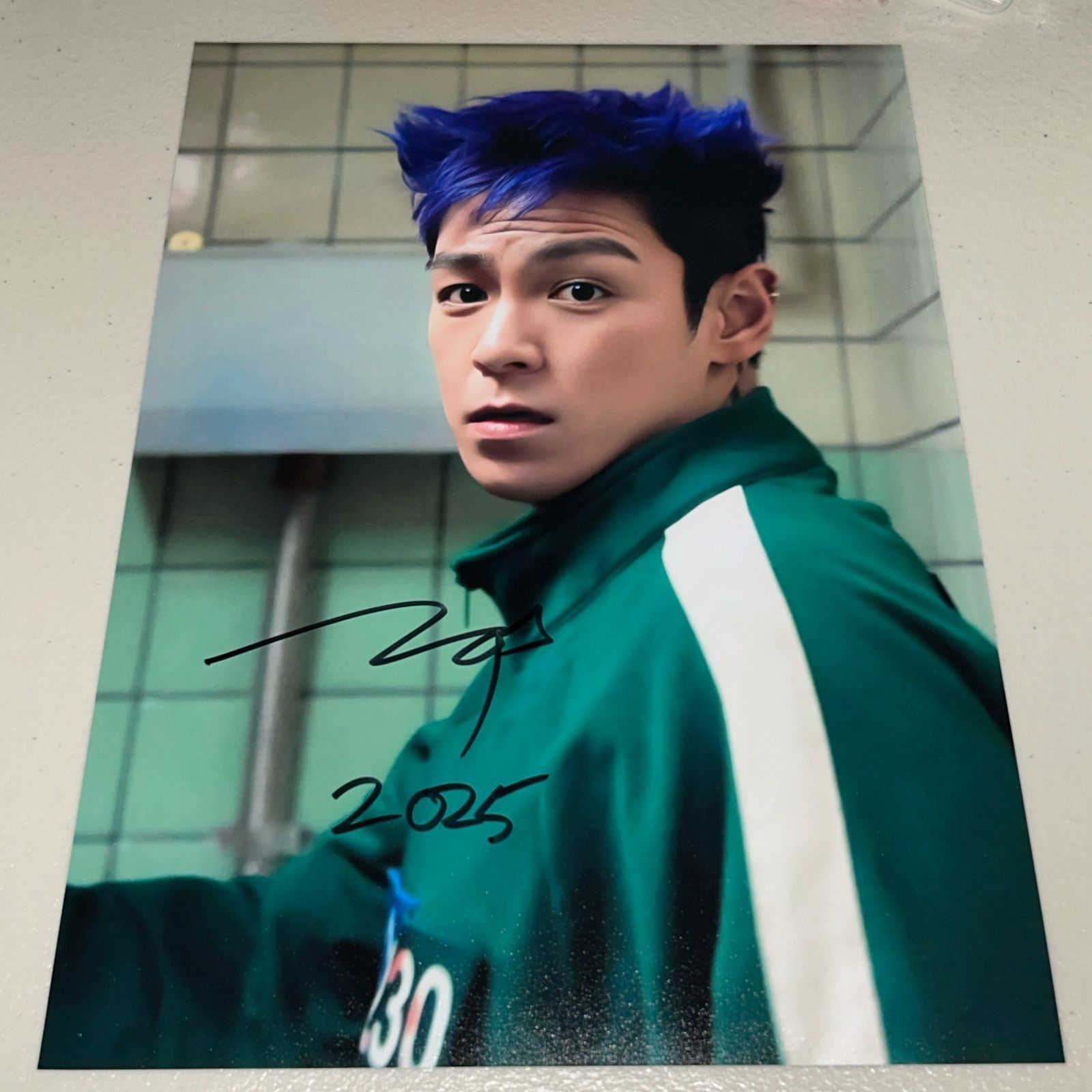 T.O.P(チェ・スンヒョン)直筆サイン スチール写真(A4サイズ) - メルカリ