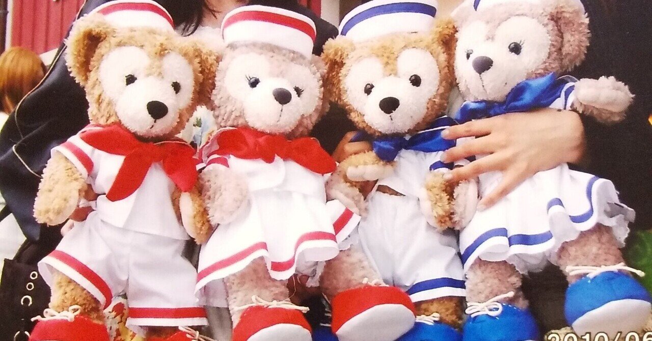 セーラー服のダッフィーとシェリーメイ｜ここぴ