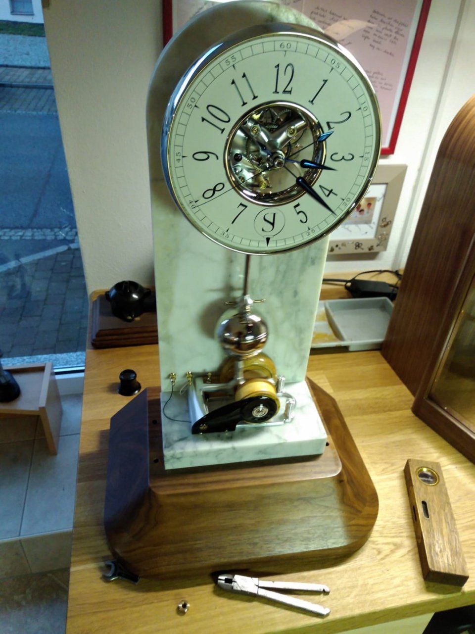 イエンス・シュナイダー銘の電磁クロックが日本に到着！ | BLOG