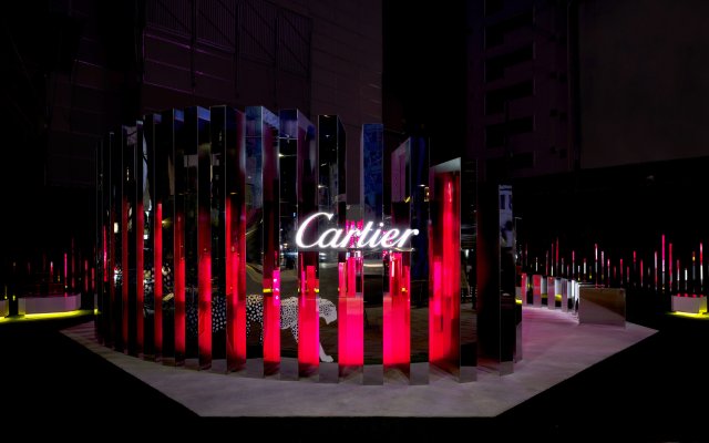 カルティエ ”The Reflecting Garden” ～愛を祝福するモニュメントが